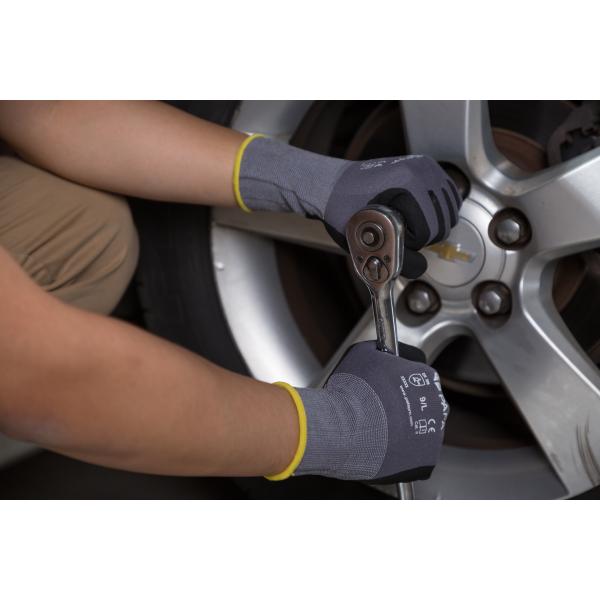 Серые безшовные связанные перчатки 3/4 нитрила окуная