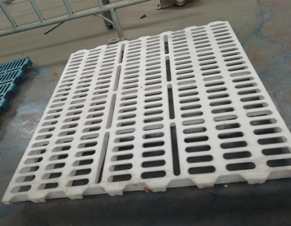 Cabra plástica do revestimento plástico branco da veneziana da cor que pavimenta o peso leve 60 X 60CM