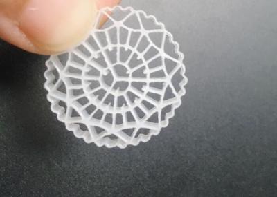 biochips brancos da cor hdpe resistente UV alto da remoção 25*5mm do CORPO do BACALHAU da cultura aquática do camarão dos meios do mbbr da área de superfície do bio