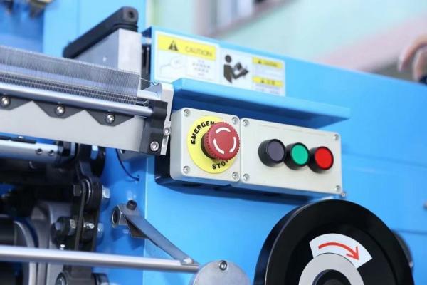 Industrial Grade Multifunctional Crochet Weaving Machine For Cotton Yarn Fabrics