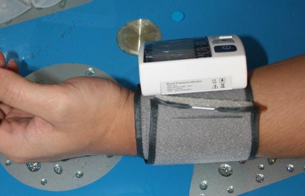 Hospital Portable Digital Blood Pressure Monitor For Wrist