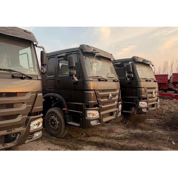 Used Howo SinoTruck 6X4 10-Wheel Tractor Truck with WEICHAI Engine 430HP