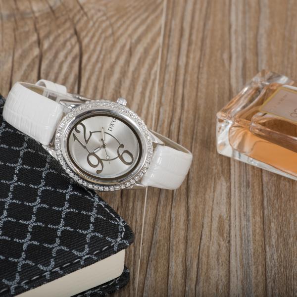 Big Number Face Womens Fashion Watch OEM Logo Alloy Stones Case