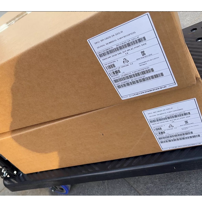 BR-G620-24-32G-R Brocade G620 Switch with 24 x 32Gb Fibre Channel SFP+ ports FOS9.1  FOS9.2
