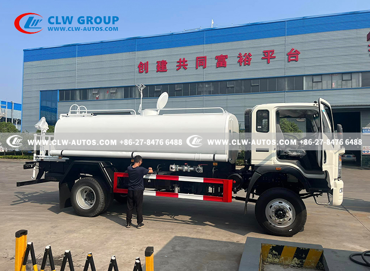 Sinotruk HOWO 4×4 All-Wheel Drive Water Sprinkler Truck with 10,000-liter Capacity and Yuchai 160HP Engine