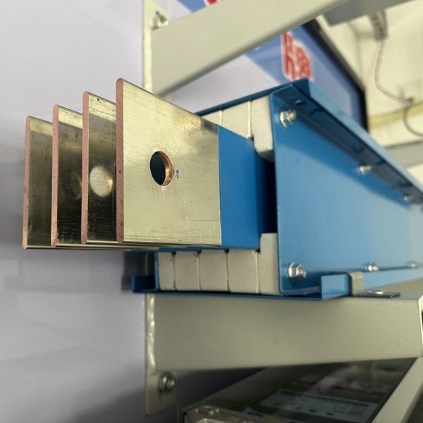 Aluminium Vertical Shaft Data Center Busway With Standard Accessories And Essentials