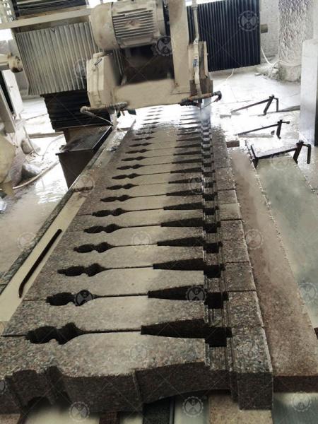 Máquina de perfis lineares CNC de alta velocidade de corte para corte de balustres quadradas