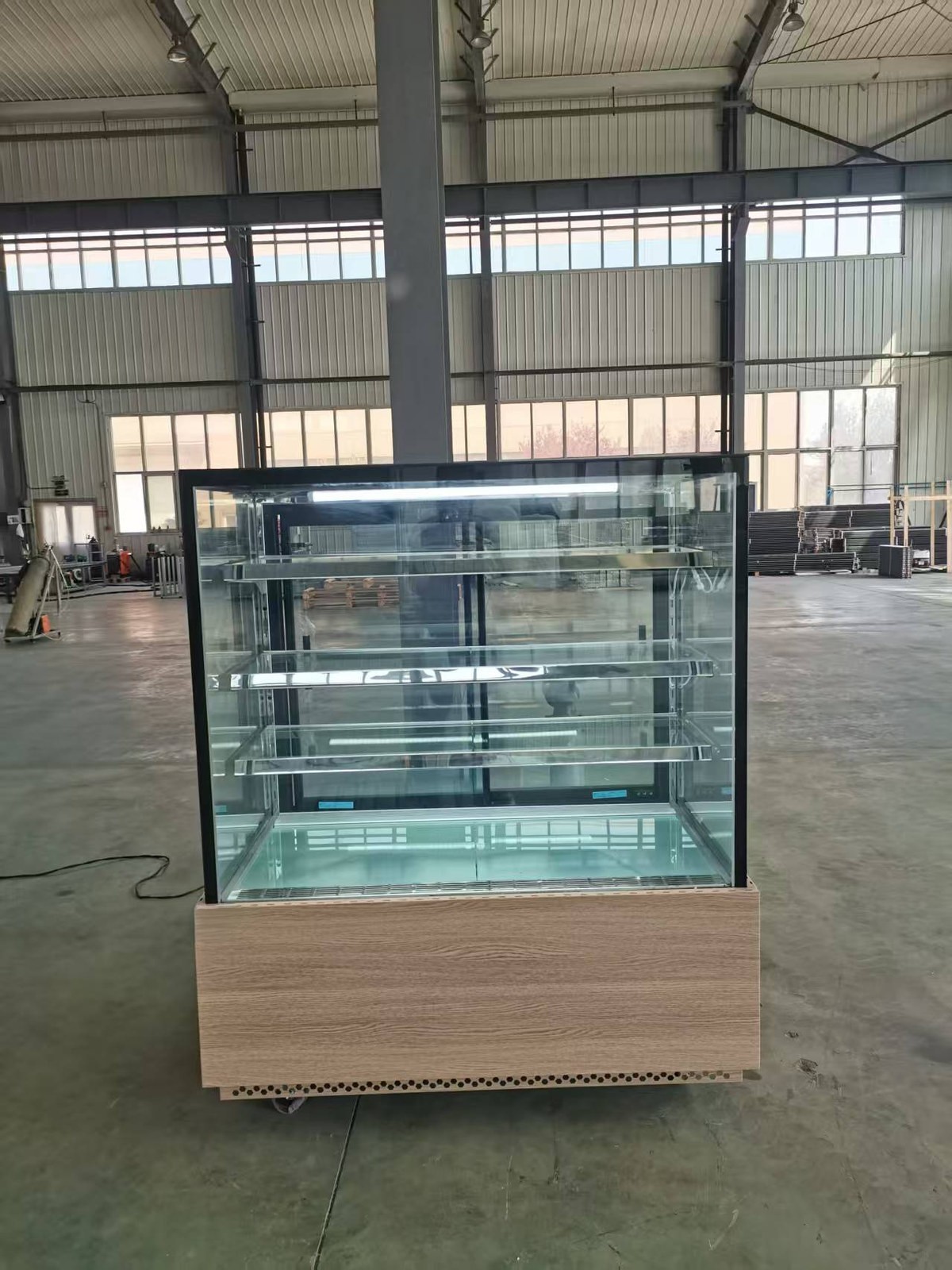 Commercial Straight Glass Cake Showcase Refrigerated Bakery Display Case With LED Glass Shelves