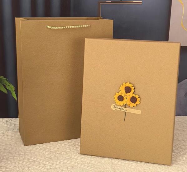 Custom Large Kraft Paper Gift Box For Clothing Scarf  Birthday Packaging Box With Lid Simple Design With Custom Logo