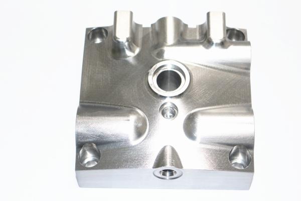 Fábrica dos componentes do robô que faz as peças de metal do CNC que fazem à máquina serviços