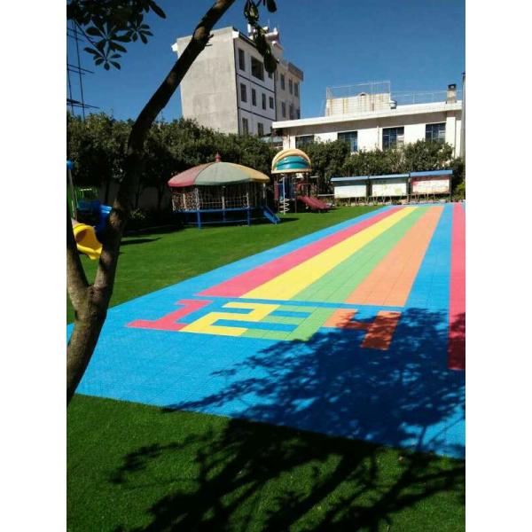 Lush Artificial Grass Fixed On Surface , With Elastic Cushions Children Play Mat
