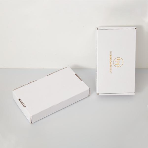 Logotipo personalizado Papel ondulado Pacote de presente Caixa de correio Caixas de papel de envio branco