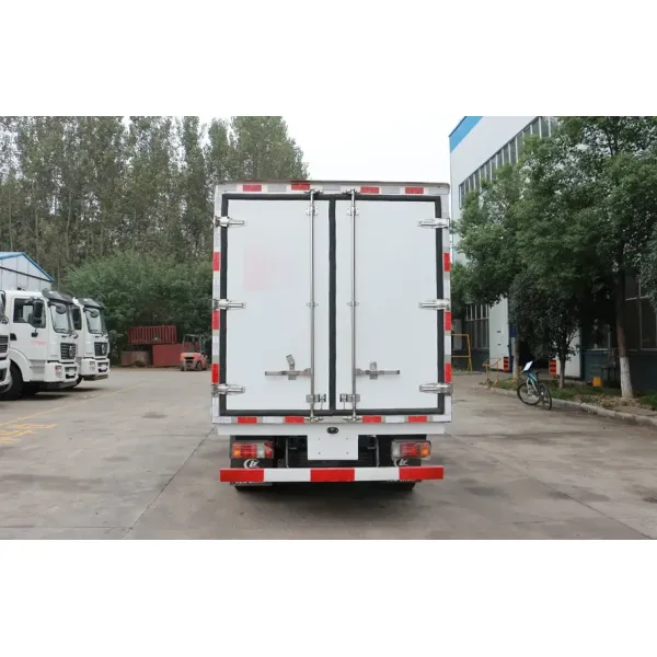 5 Tons Refrigerated Box Truck 120HP For Fish Meat Transport Freezer Truck