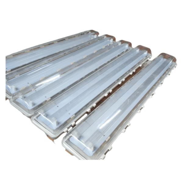 Lampe fluorescente linéaire antidéflagrante ATEX IECEx | Haute durabilité, grand angle de faisceau – Idéale pour les usines pétrochimiques et minières