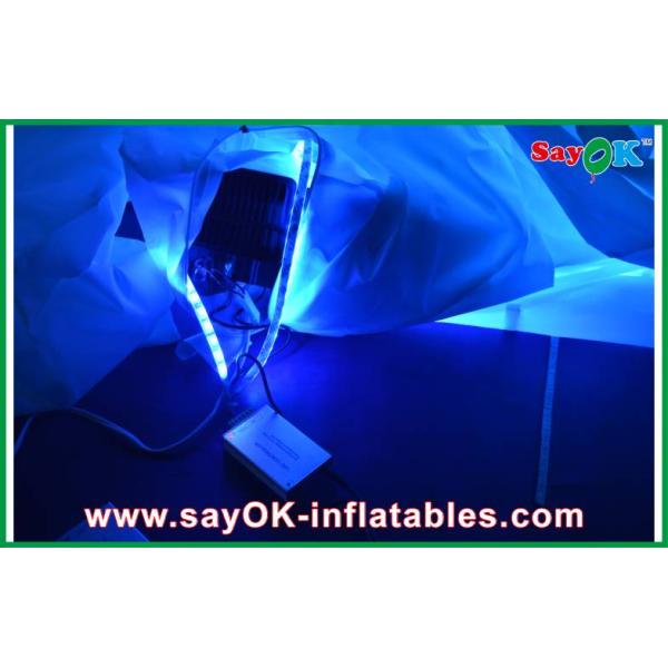 Раздувная светлая будочка приведенная фото крупного плана парадного входа выставки одного раздувная с цветами освещения