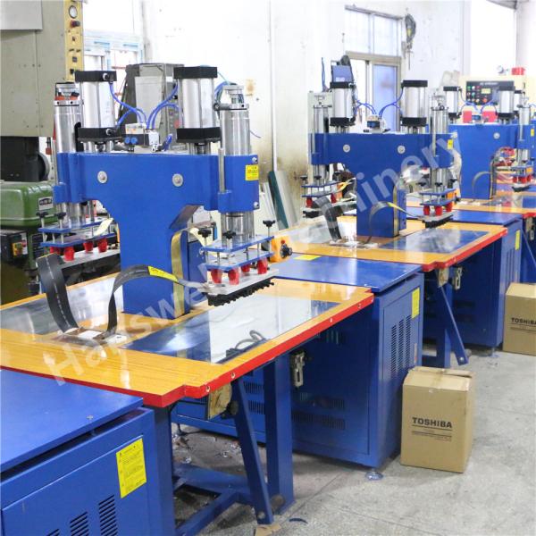 Alta frequência de couro do pedal do pé de Logo Embossing Machine da cabeça dupla