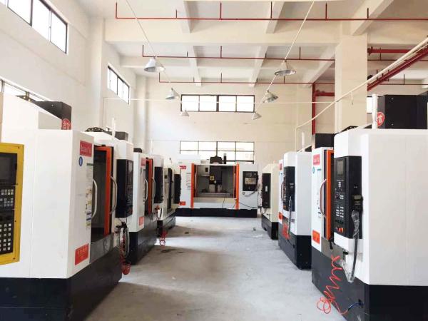 Linear Way Horizontal CNC Universal Milling Machine Taiwan Brand Stable Performance