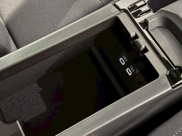 Toyota Prius U Panoramic Display Blind Spot Display Genuine 8-Inch Display Audio Toyota Safety Perception Expansion Package Full-Range TV ETC 2.0 Rear Camera Parking Support Brake