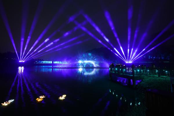 IP67 LED Mesh Screen DC12V RGB LED Pixel Display For Building Decoration