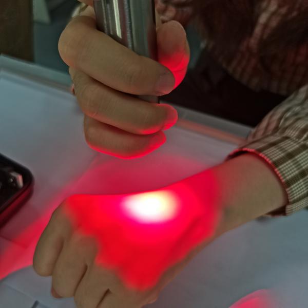 Угорь извлекает электрофонарь 660nm 850nm терапией красного света 670 Nm