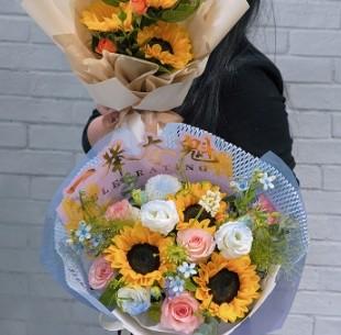 Graduation season, high school entrance examination, flower wrapping paper