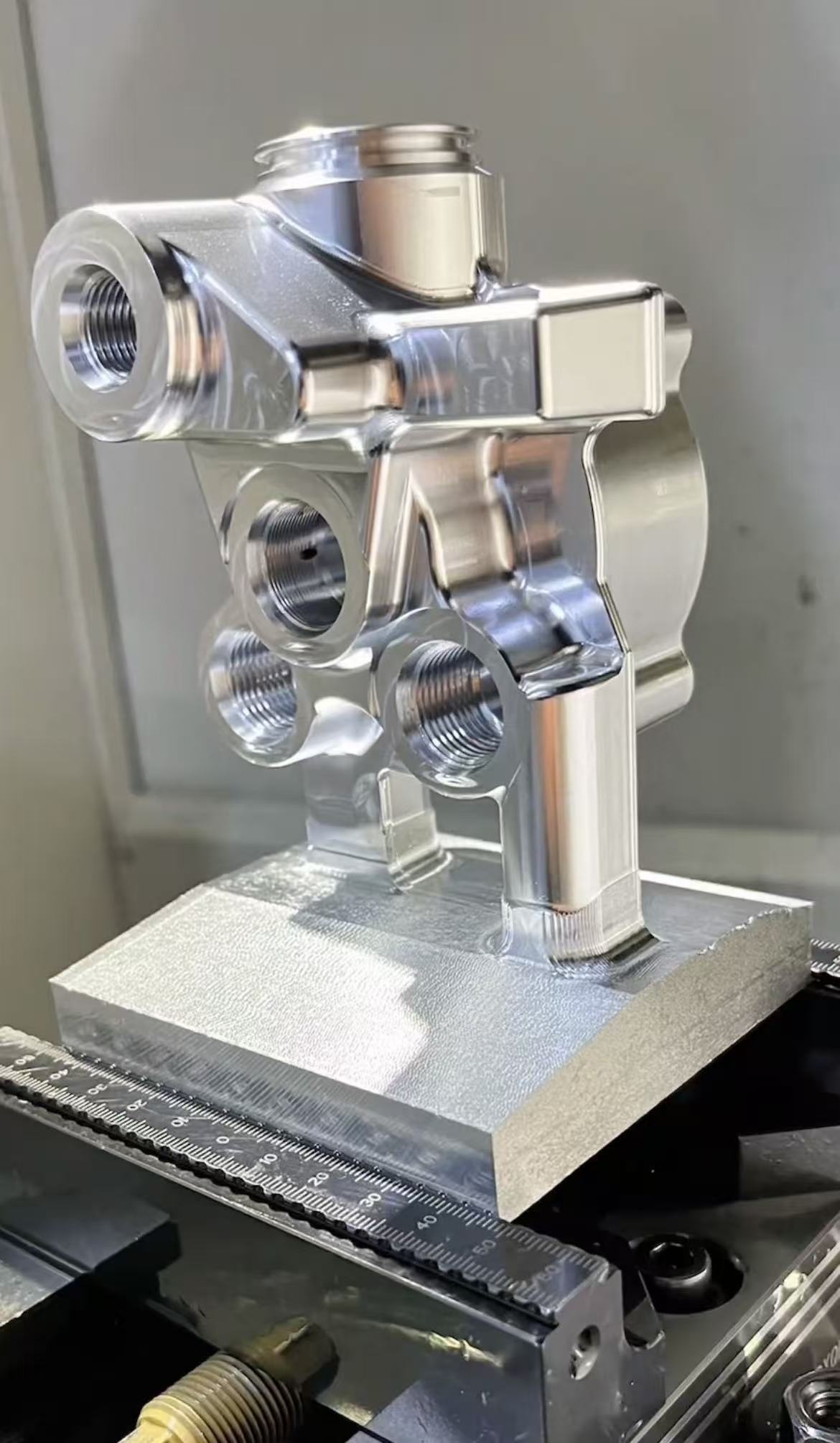 CNC precision machining of parts