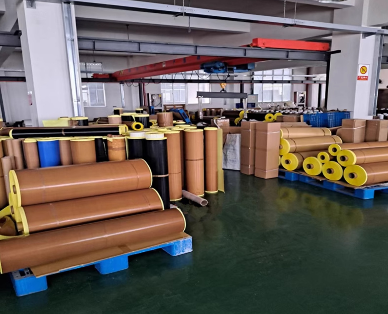 High Temperature Resistant PTFE Coated Fiberglass Fabric with 200%-320% Elongation At Break and Non Stick Surface