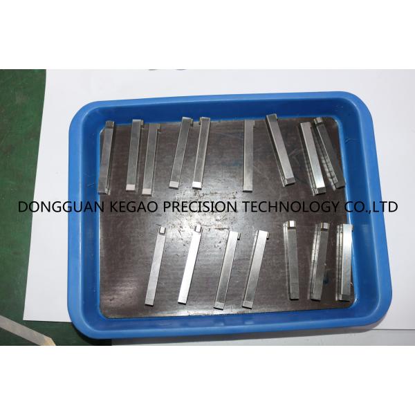 Точность материала 0.001mm автомобильных деталей 8407 инжекционного метода литья вставки