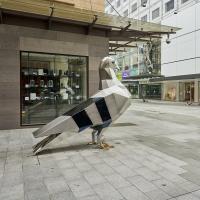 Sculpture géométrique de pigeon en acier inoxydable pour la décoration de la cour et le paysage urbain
