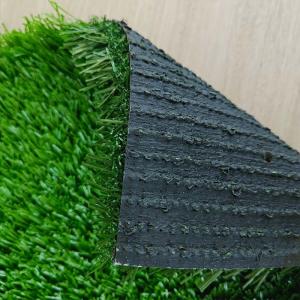 Gazon vert synthétique de 30 mm pour une jouabilité et un confort inégalés