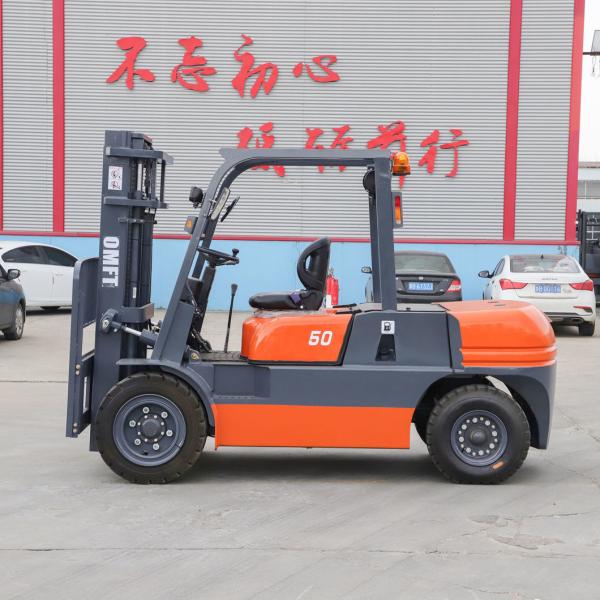 Chinese or Japanese Engine 4.5ton Diesel Forklift Truck with CE Certification and Fork
