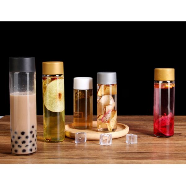 Холодный - отжатая стеклянная бутылка напитка с ПП покрывает классическую сделанную машину стиля