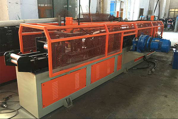 Bobinas galvanizadas 0.8-1.2m m del material o rollo negro del perno prisionero del acero C que forma la transmisión de cadena de la máquina