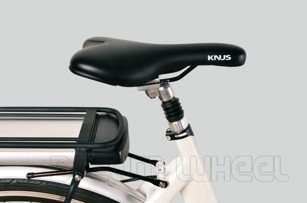 White 36V 250W Electric Urban Bike , 700C Electric Town Bikes Middle Motor