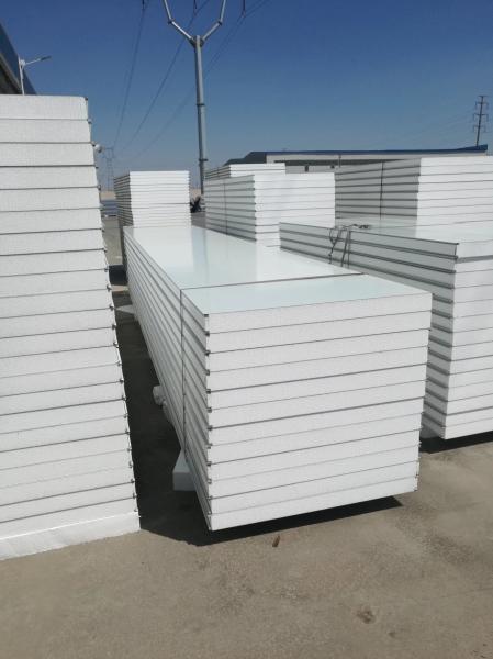 Moderno estilo de design de telhado e painéis de parede de aço isolado para edifícios de armazém