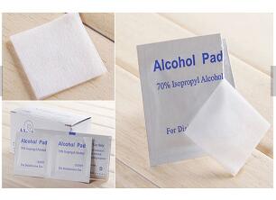 Non - Woven 70% Isopropyl Alcohol Cleaning Wipes 65x30mm / 60x60mm For Skin Care