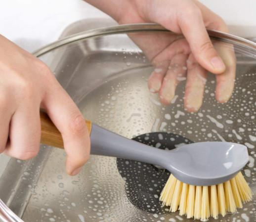 Le plat de poil de 3 pouces frottent la poignée en bambou de brosse pour des casseroles