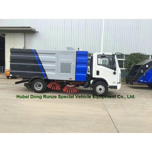 Multifunctional ISUZU Road Cleaning Truck , Vacuum Broom Sweeper Truck