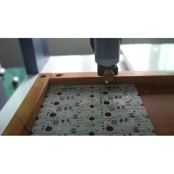 High Efficiency Automatic Epoxy Resin Glue Dispenser for SMT Workshop Processing