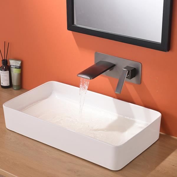 Robinet de mélangeur simple fixé au mur moderne en laiton de bassin de poignée dans le gris