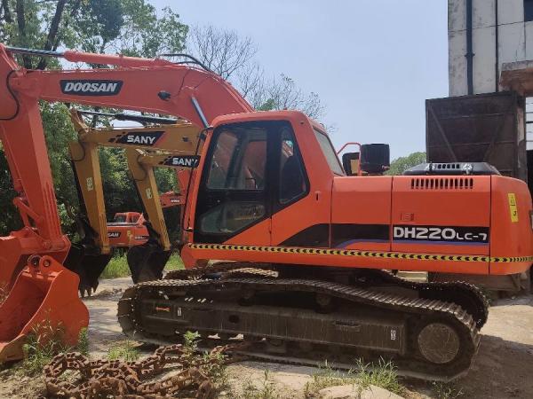 La Corée utilise une pelle excavatrice DH220LC pour l'exploitation minière