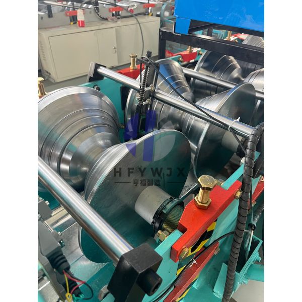 High Accuracy Length Control 300 Ridge Cap Machine with 18 Forming Stations and 1-Inch Chain Drive
