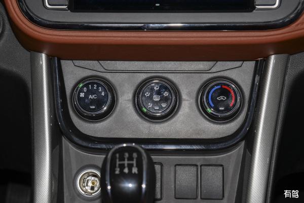 New LUXURY BAIC Ruixiang X3 Gasoline SUV A/T For Family