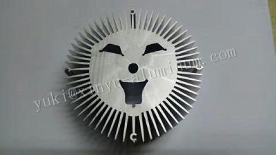 Do dissipador de calor de alumínio de alumínio das peças de automóvel do CNC girassol redondo fazendo à máquina do radiador