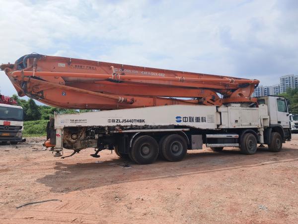 Alto Produtivo Usado Zoomlion Cementos Pump Trucks 56 metros com 13875 * 2500 * 4000mm Tamanho