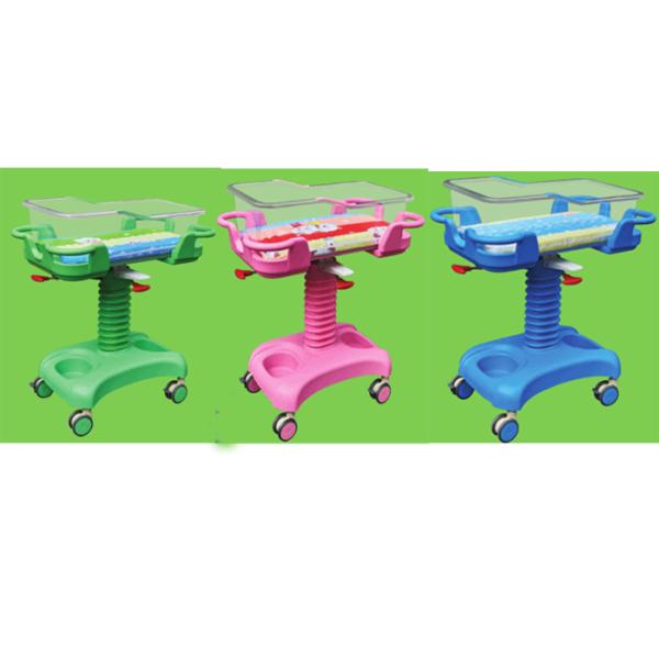 Height Adjustment Hospital Baby Beds / Swing Bed Hospital With Plastic Bassinet