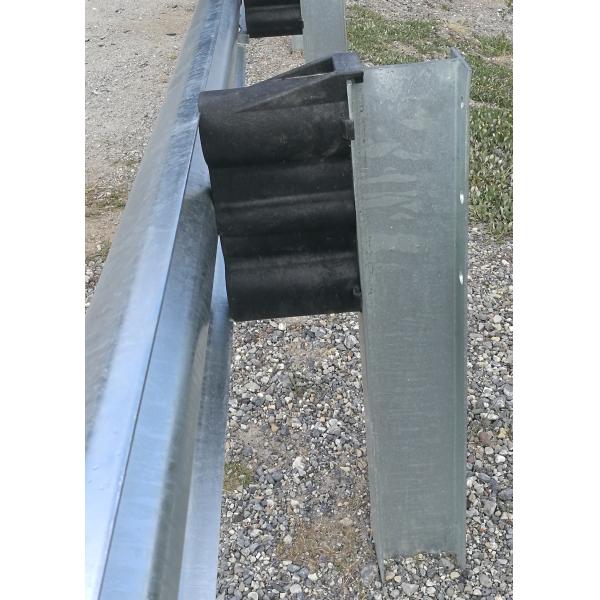 Hot Rolled Highway Guardrail Systems , Galvanized Surface Guardrail H Beam Post