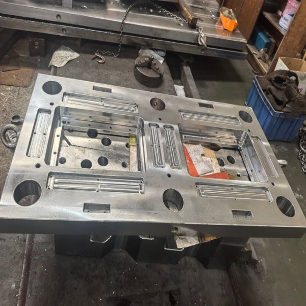 JIS Standard Precision Hot Forging Die Custom Size Injection Mold Base for Plastic Mould
