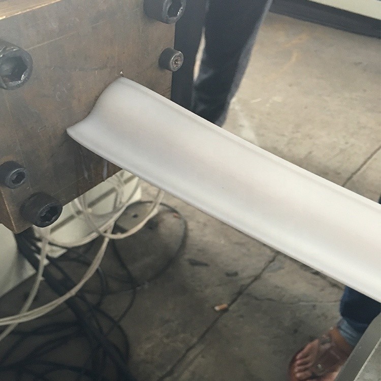 Машина профиля PVC, панель стены PVC, пластиковый штрангпресс, потолок PVC, подвесной станок PVC