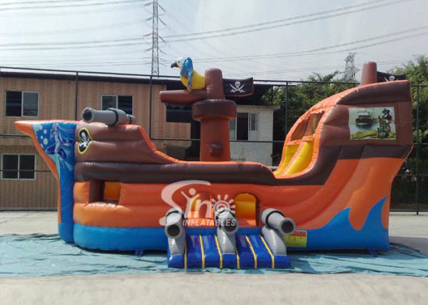 As crianças comerciais exteriores party o navio de pirata inflável com o interior da aro de basquetebol da corrediça N feito do melhor material